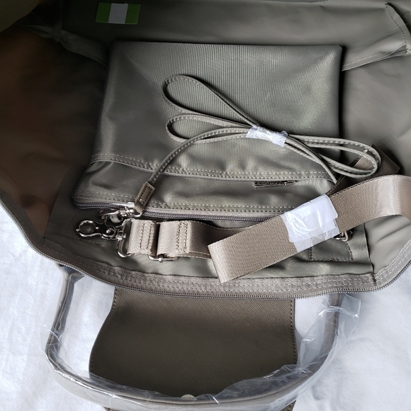 NWT Roots Large Tote Bag with Crossbody Bag - Picture 4 of 9